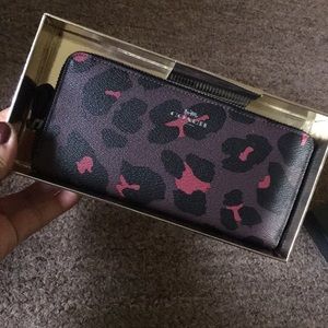 ❤️SOLD❤️NWT Coach Leopard accordion wallet!